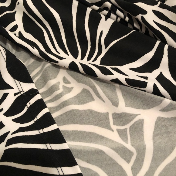 💙3/$25 Like New Tropical Swim Cover-up/Dress with Open Pockets- Small - Picture 6 of 6